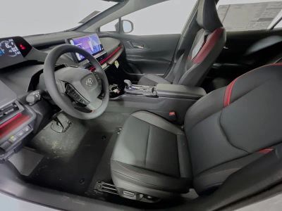 2025 Toyota Prius Plug-In Hybrid — photo 12 view