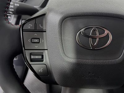 2025 Toyota Prius Plug-In Hybrid — photo 16 view