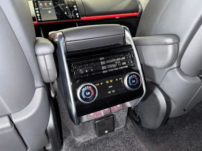 2024 Land Rover Range Rover — photo 18 view