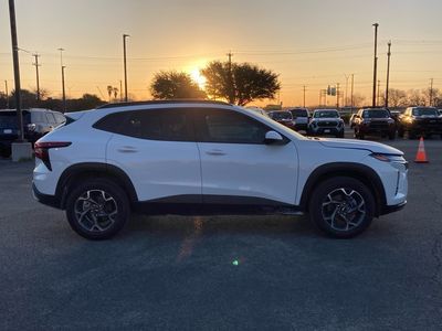 2025 Chevrolet Trax - Photo 4