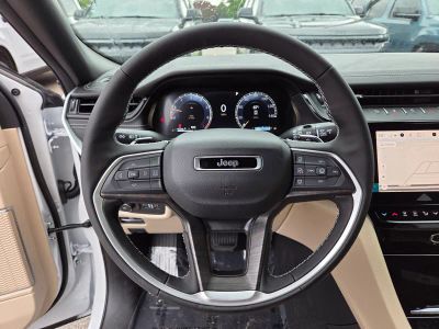2026 Jeep Grand Cherokee — photo 16 view