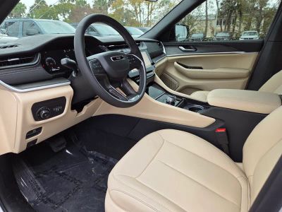 2026 Jeep Grand Cherokee — photo 13 view