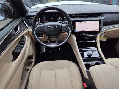 2026 Jeep Grand Cherokee — photo 10 view