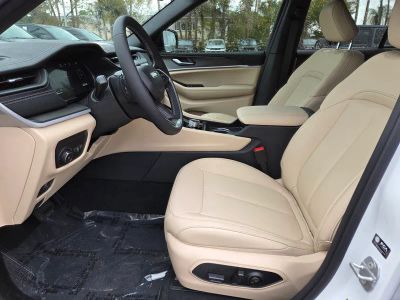 2026 Jeep Grand Cherokee — photo 12 view