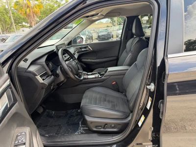 2025 Mitsubishi Outlander — photo 16 view