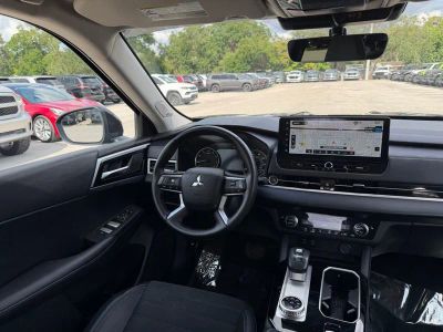 2025 Mitsubishi Outlander — photo 34 view