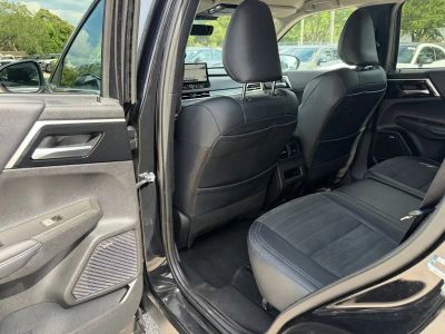 2025 Mitsubishi Outlander — photo 28 view
