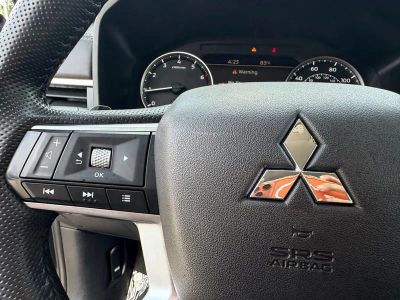 2025 Mitsubishi Outlander — photo 18 view