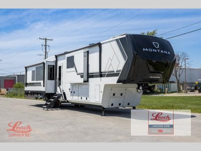 2026 Montana 3900RK - Photo 1