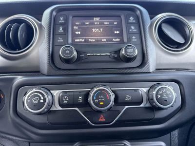 2021 Jeep Gladiator — photo 17 view