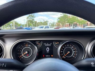 2021 Jeep Gladiator — photo 14 view