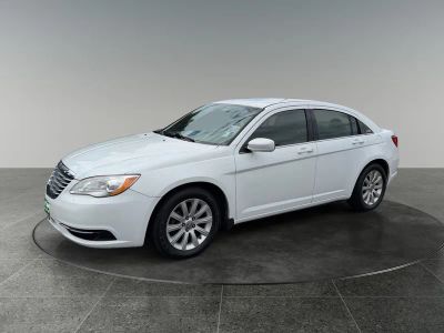 2014 Chrysler 200 — rear three-quarter view