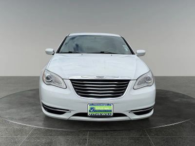 2014 Chrysler 200 — side profile view