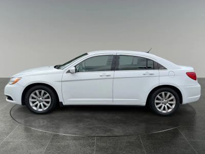 2014 Chrysler 200 — detail view