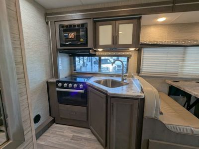 2024 Thor Motor Coach Four Winds — photo 17 view