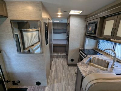 2024 Thor Motor Coach Four Winds — photo 24 view