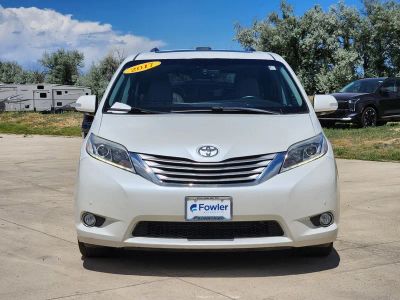 2017 Toyota Sienna — detail view