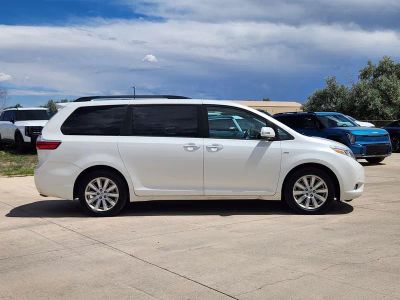 2017 Toyota Sienna — side profile view