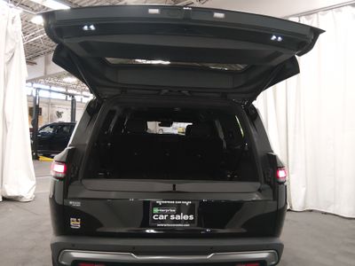 2023 Rivian R1S - Photo 11