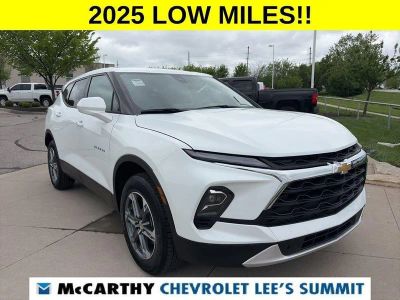 2025 Chevrolet Blazer - Photo 2