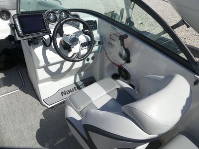 2022 NauticStar 203 DC - Photo 5
