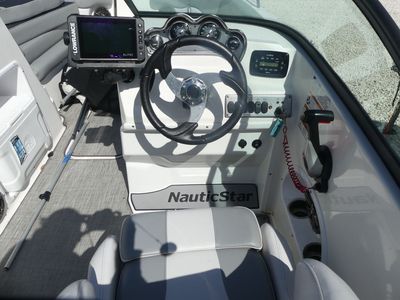 2022 NauticStar 203 DC - Photo 6