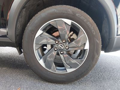 2025 Nissan Rogue — photo 10 view