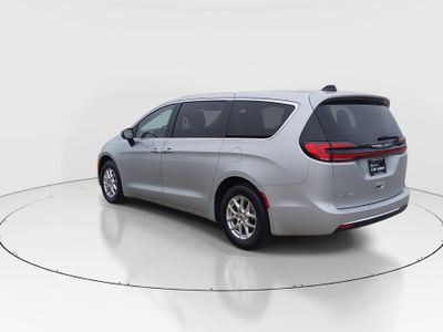 2023 Chrysler Pacifica — detail view