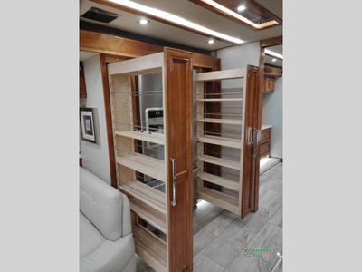 2019 Tiffin Motorhomes Allegro Bus — photo 40 view