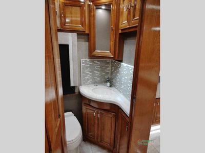 2019 Tiffin Motorhomes Allegro Bus — photo 43 view