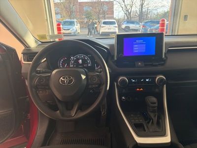 2023 Toyota RAV4 LE - Photo 18