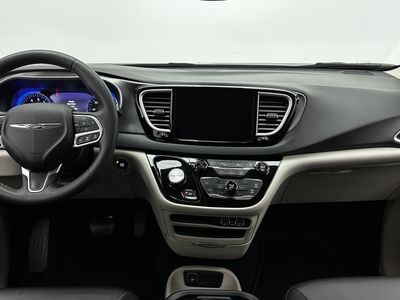 2024 Chrysler Pacifica - Photo 23