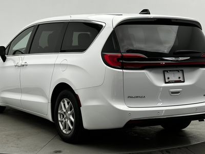 2024 Chrysler Pacifica - Photo 4