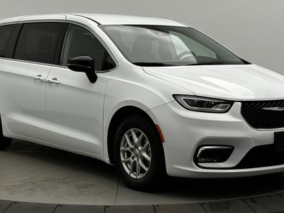 2024 Chrysler Pacifica - Photo 3
