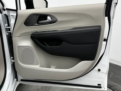 2024 Chrysler Pacifica - Photo 32