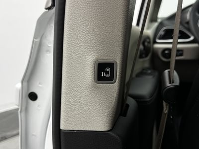 2024 Chrysler Pacifica - Photo 25