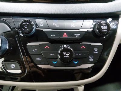 2023 Chrysler Pacifica — photo 19 view