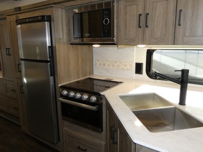 2025 Winnebago Sunstar - Photo 7