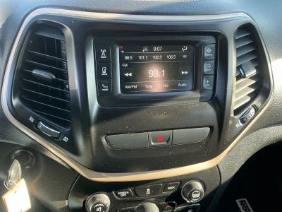 2015 Jeep Cherokee — photo 11 view