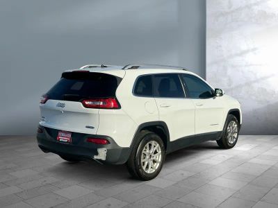 2015 Jeep Cherokee — engine compartment view