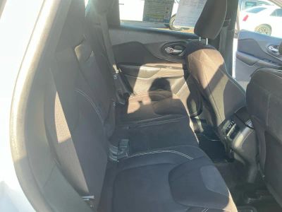 2015 Jeep Cherokee — photo 18 view