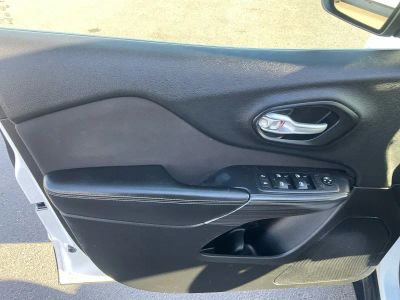 2015 Jeep Cherokee — photo 15 view