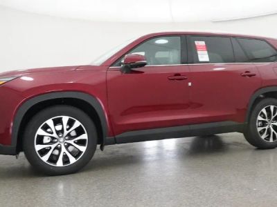 2026 Toyota Grand Highlander Hybrid - Photo 2