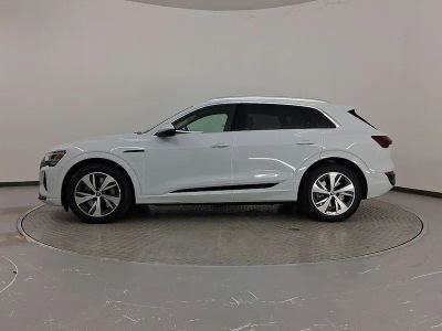 2026 2024 Q8 e-tron SUV - Photo 2