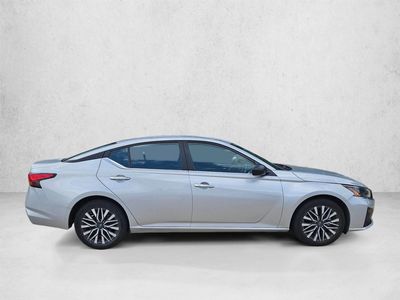 2025 Nissan Altima - Photo 2