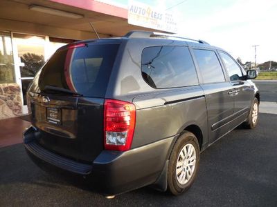 2014 Kia Sedona - Photo 3