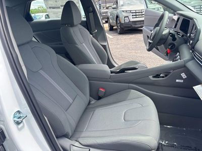 2026 Hyundai Elantra - Photo 40