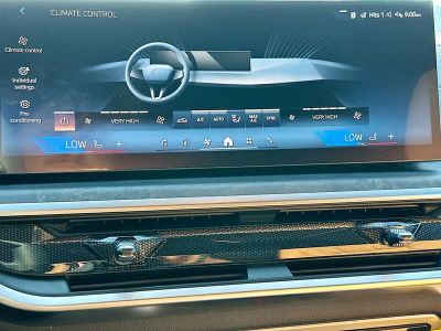 2026 BMW X5 — photo 13 view