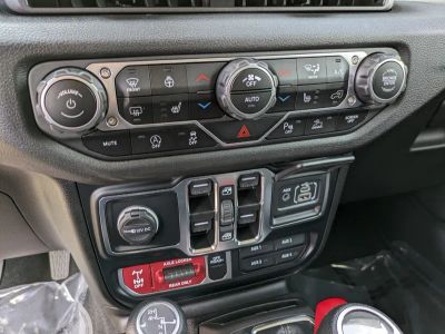 2024 Jeep Wrangler — photo 16 view