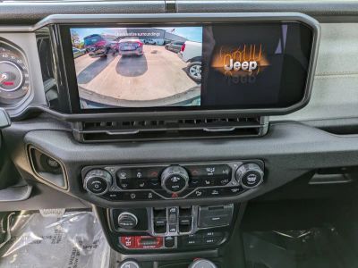 2024 Jeep Wrangler — photo 14 view